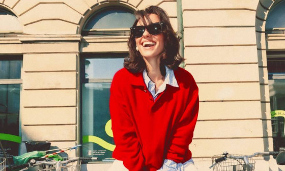 Rebecca Gliha pred Info točko Misija 100