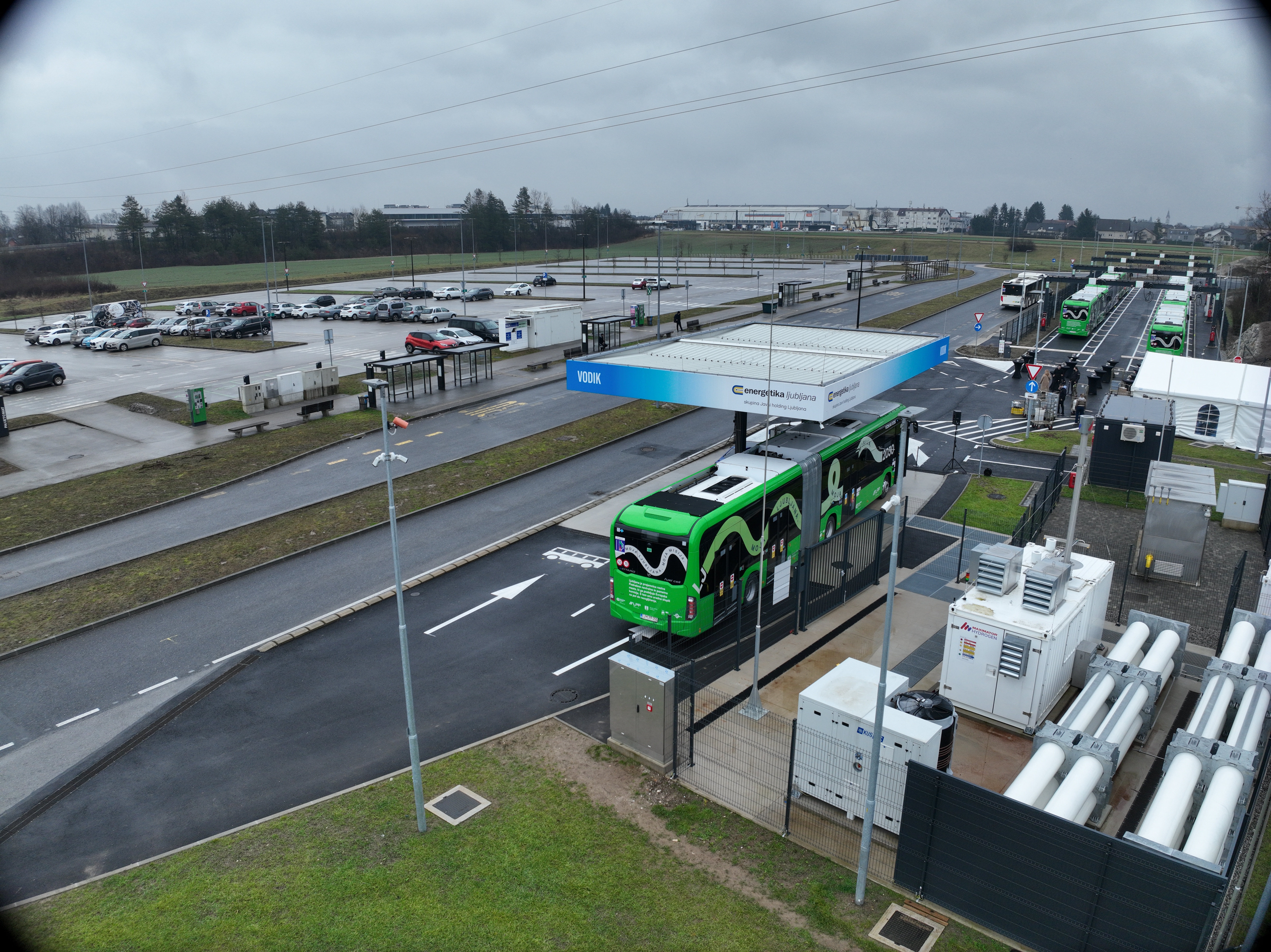 Polnilni park za alternativna goriva iz zraka