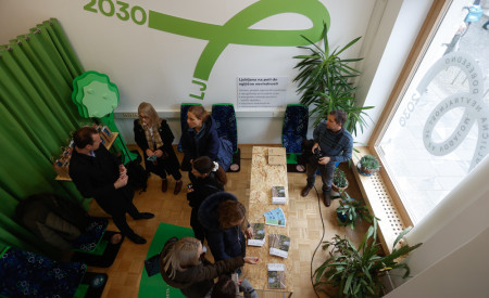 notranjost info točke, pogled od zgoraj