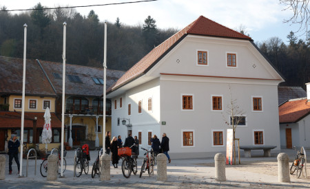 zunanjost Vodnikove domačije