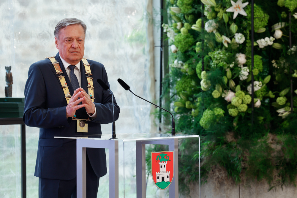 župan Zoran Janković za govorniškim pultom