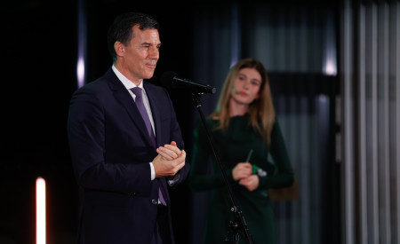 podžupan Samo Logar med govorom, v ozadju voditeljica dogodka