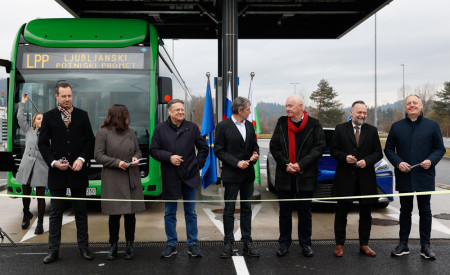 20260210 odprtje polnilnega parka za alternativna goriva nrovan 050