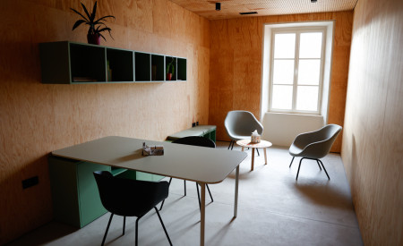 ena od pisarn v BAZI