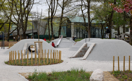 pogled na igrala v Bloudkovem parku