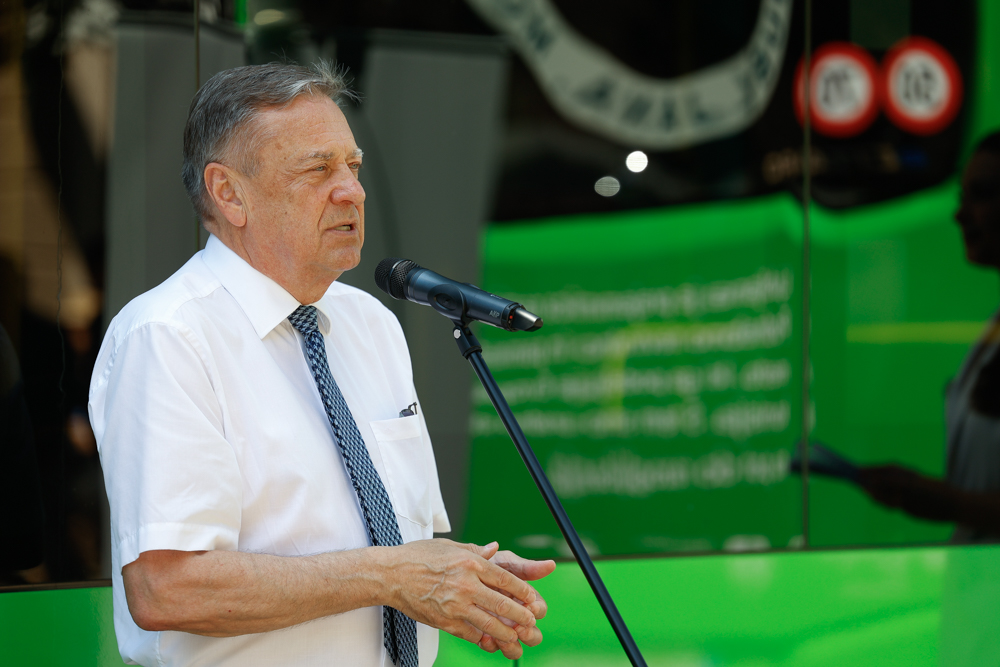 Župan Zoran Janković je nagovoril udeležence predstavitve avtobusov