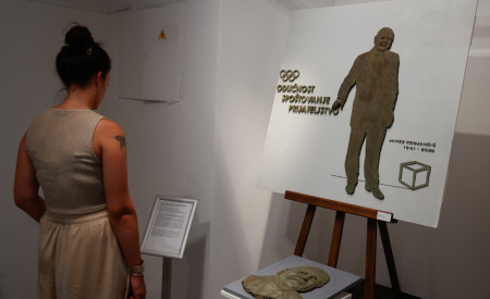 20260728 otvoritev razstave natecaja za postavitev obelezja Janezu Kocijancicu nrovan 014
