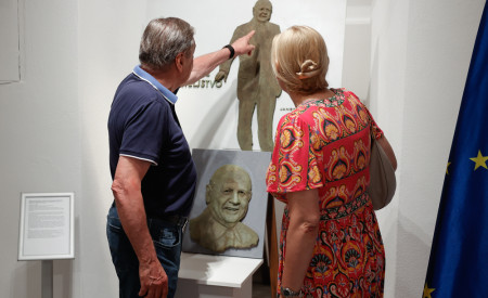 20260728 otvoritev razstave natecaja za postavitev obelezja Janezu Kocijancicu nrovan 030