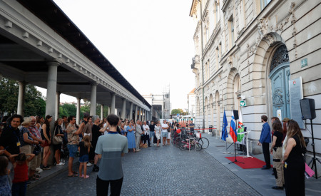 Utrinek iz odprtja Galerije Kresija mala