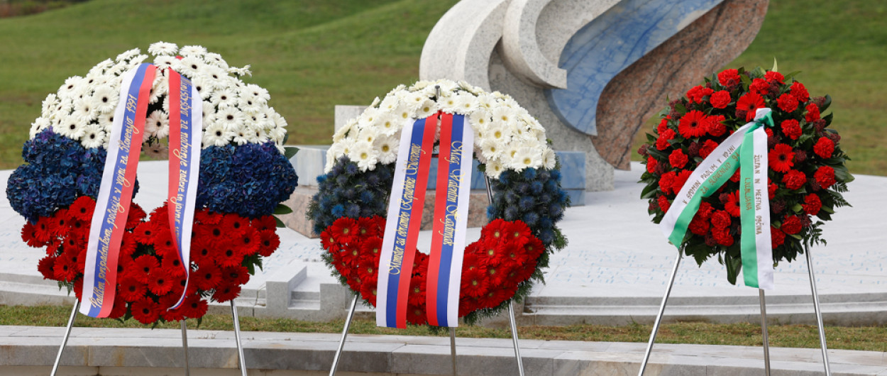 20261028 polaganje vencev pri spomeniku vojne za Slovenijo 91 nrovan 018