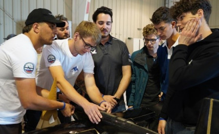 Del ekipe, ki je razvil letalo