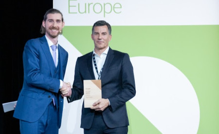 samo logar prejema priznanje