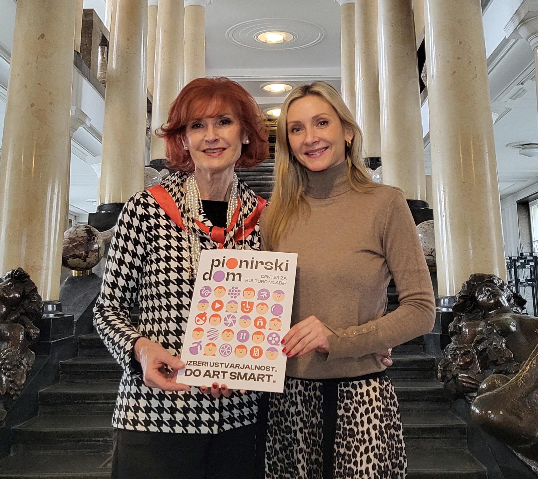 Darinka Pavlič Kamien in Barbara Murn 