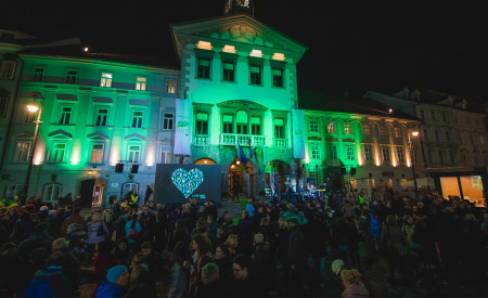 Dogodek Ljubljana. Zelena Zate. pred Mestno hišo. Skupaj smo prižgali zeleno luč (1) Foto Nejc Pernek