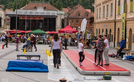Otroci in mladi na športnih in drugih delavnicah