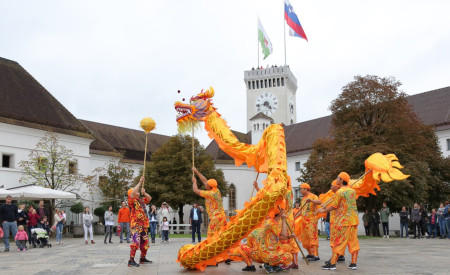 Kitajski zmaj na Grajskem dvorišču