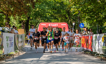 Različne dvojice vseh generacij tečejo Tek dvojk