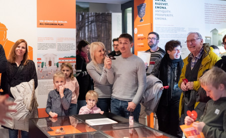 Vodenje „Ljubezen do…“: interaktivno vodstvo po razstavi Ljubljana. Zgodovina. Mesto.