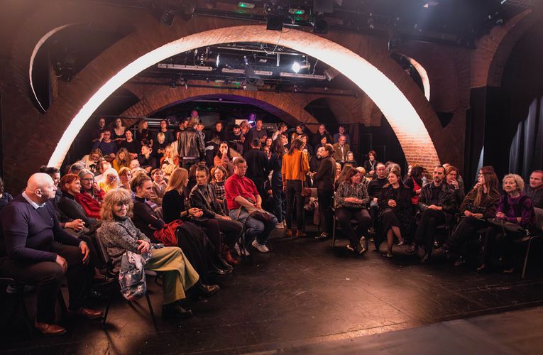 Ogled zaodrja Slovenskega mladinskega gledališča foto Mediaspeed SMG