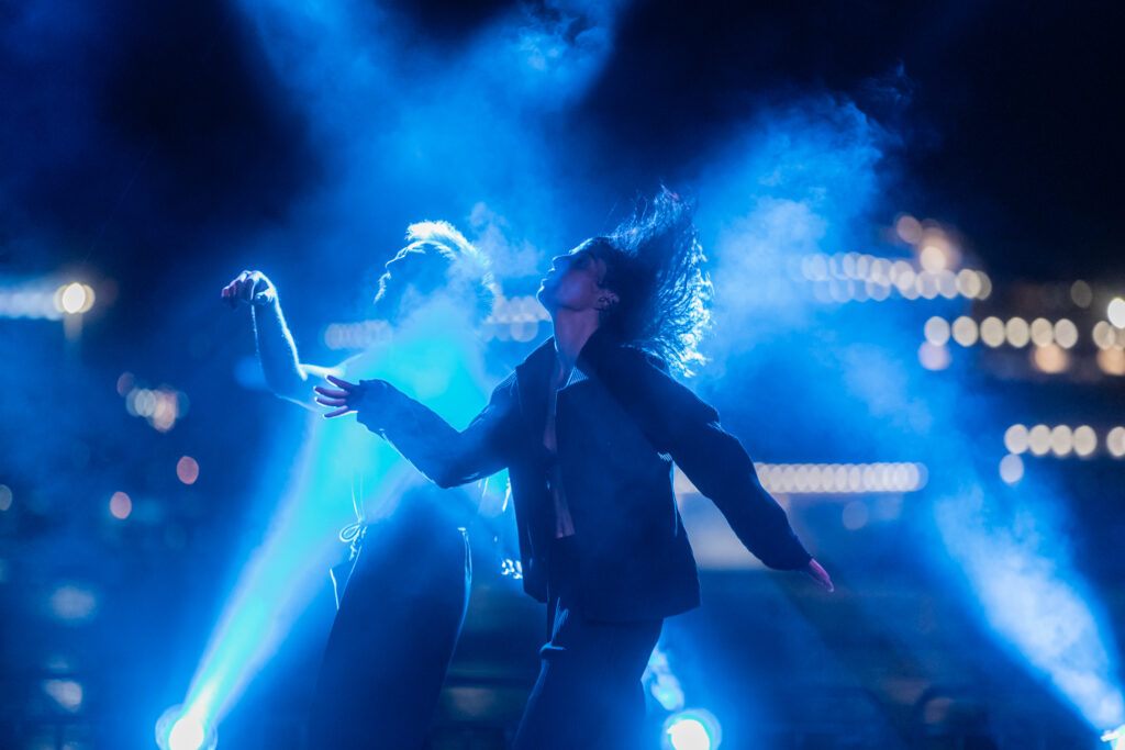 Plesna predstava Sofie Mavragani Veličastno epsko mokro