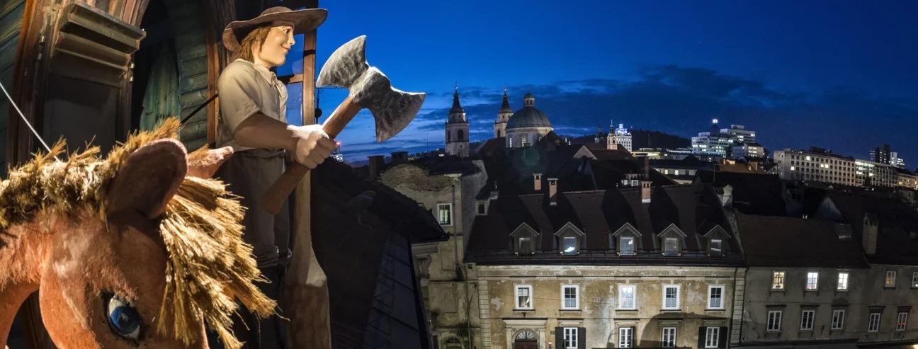 ura martin krpan na strešnem oknu LGL foto lgl