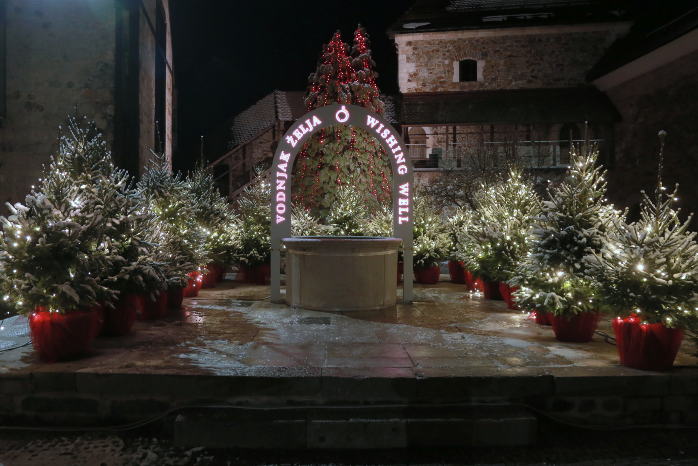 okrašen vodnjak na Ljubljanskem gradu