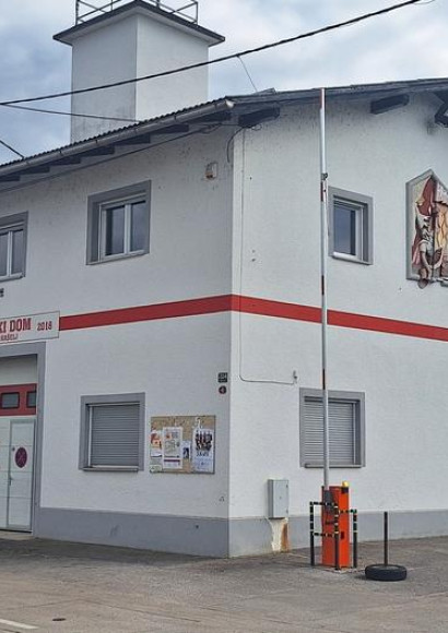 Gasilski dom 1250x530 z ovojem