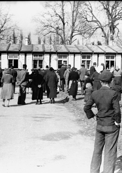 Landesbildstelle Zuber 533 Aussiedler von Slowenen Mitte April 1942 klein scaled