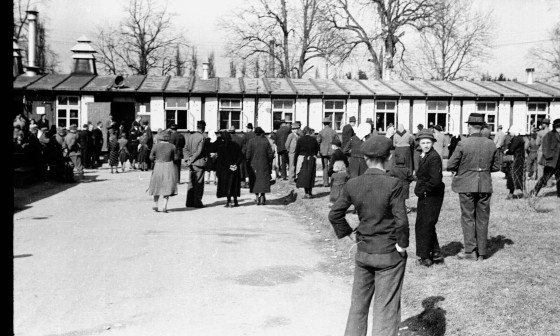 Landesbildstelle Zuber 533 Aussiedler von Slowenen Mitte April 1942 klein scaled