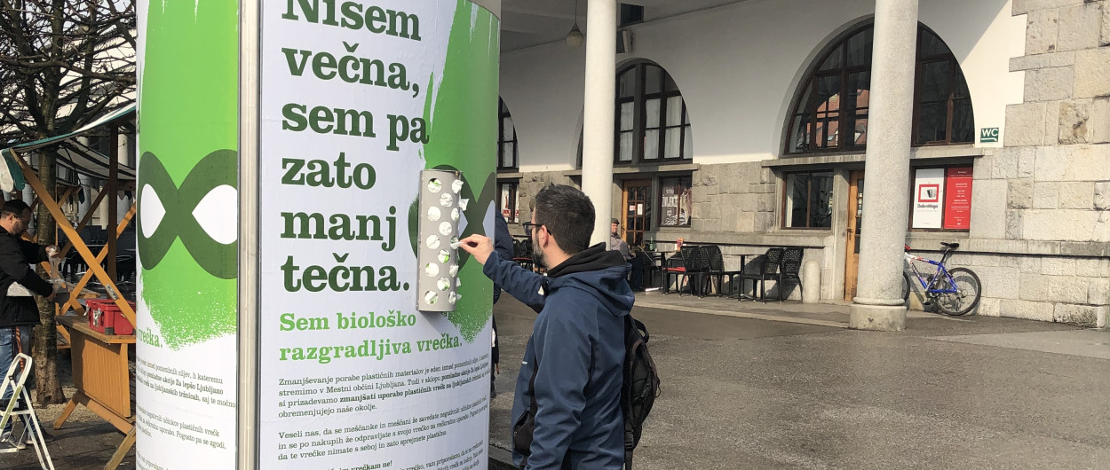 Vrečkomat 01 Karmen Žirovnik