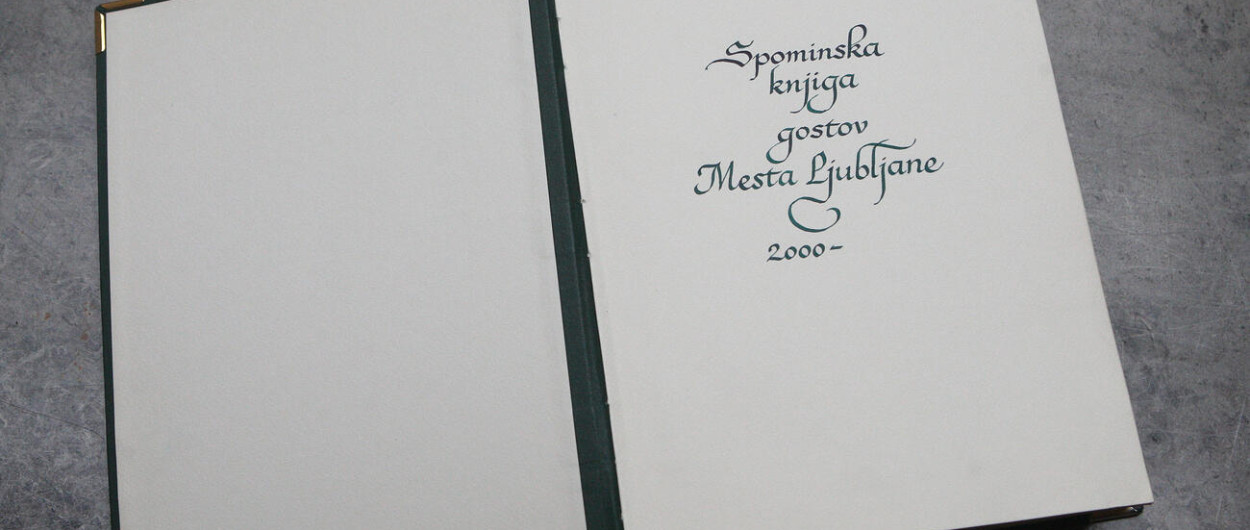 spominska knjiga