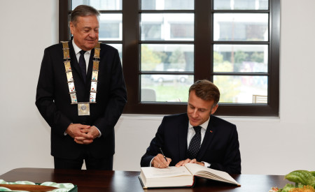 Predsednik Francije se je vpisal v Zlato knjigo Ljubljane