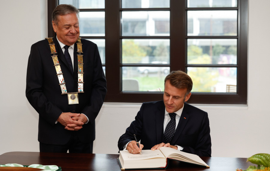 Predsednik Macron se je vpisal v Zlato knjigo Ljubljane