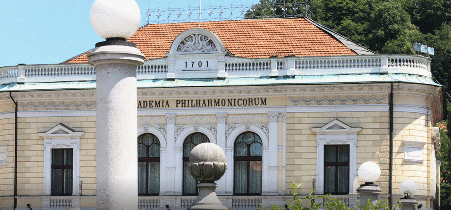 The establishment of Academia philharmonicorum