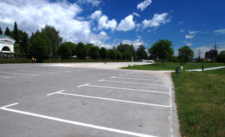 Parkirišče ob Šmartinskem parku, foto: B.J.Jeršič