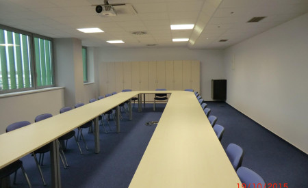 V sodobni trinadstropni zgradbi je tudi konferenčna dvorana, foto: Arhiv Šport Ljubljana