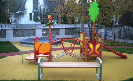 151027_otvoritevprenovljenegaigriscaenotehisapriladji_nrovan_004.jpeg