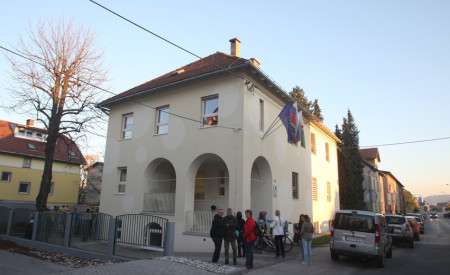 Starejša meščanska vila, ki je namenjena vzgoji in izobraževanju otrok. Foto. N. Rovan