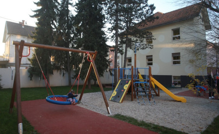 Otroško igrišče v novi podobi. Foto: Nik Rovan