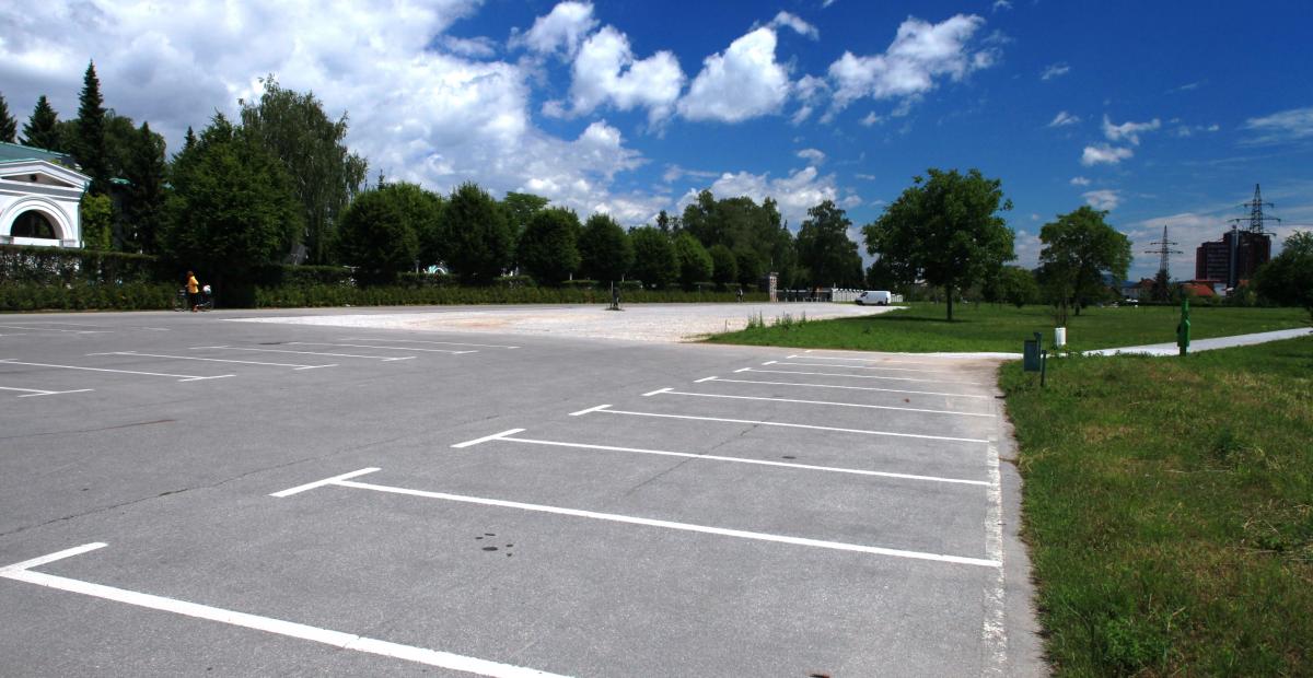 Parkirišče ob Šmartinskem parku, foto: B.J.Jeršič