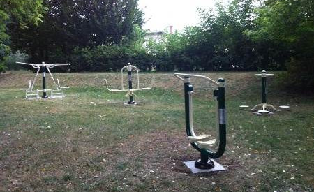 Zunanje fitnes naprave v CS Moste, ob Ljubljanici, foto: Arhiv MOL.jpg