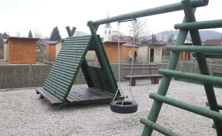 Ob nekaterih vrtičkih smo uredili tudi igrišča za otroke, foto: M. Fras