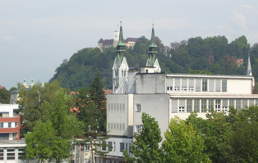 pogled na trnovsko cerkev