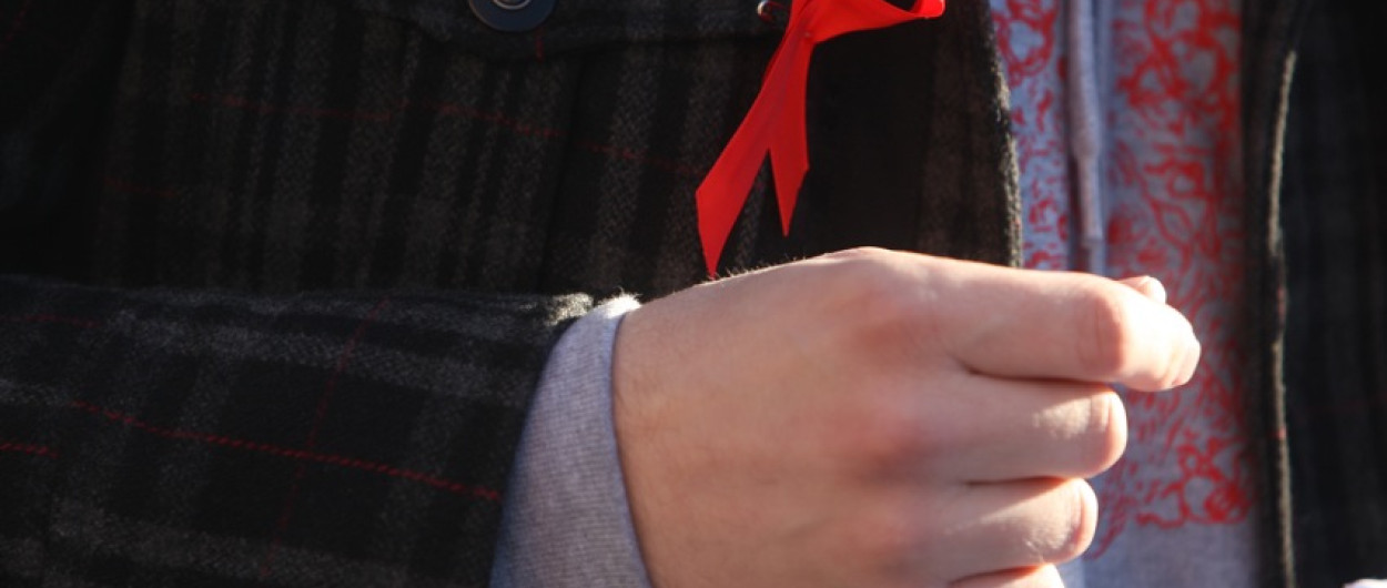 131129 obisk stojnice Drustva studentov medicine Slovenije ob dnevu boja proti aidsu nrovan 12