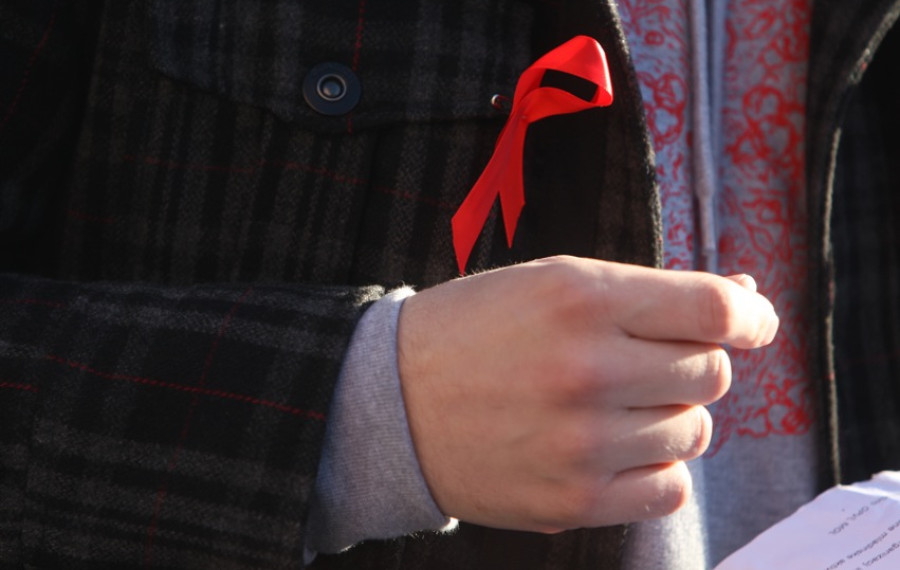 131129 obisk stojnice Drustva studentov medicine Slovenije ob dnevu boja proti aidsu nrovan 12