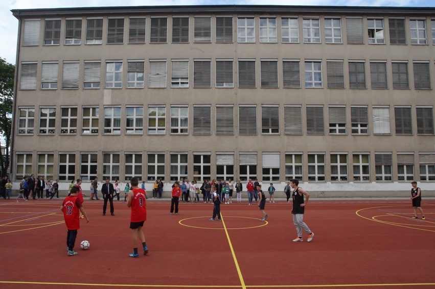 150527 otvoritev prenovljenega igrisca OS Riharda Jakopica nrovan 010