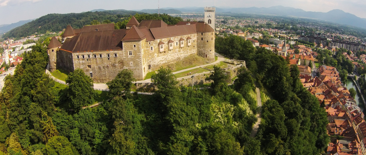 150701 Ljubljanski grad DRON STA