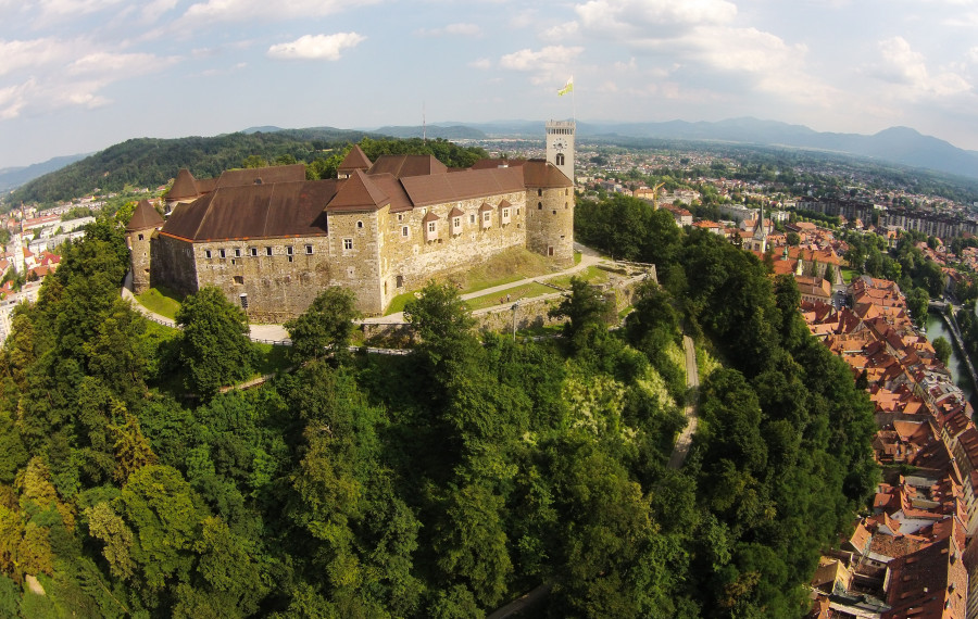 150701 Ljubljanski grad DRON STA
