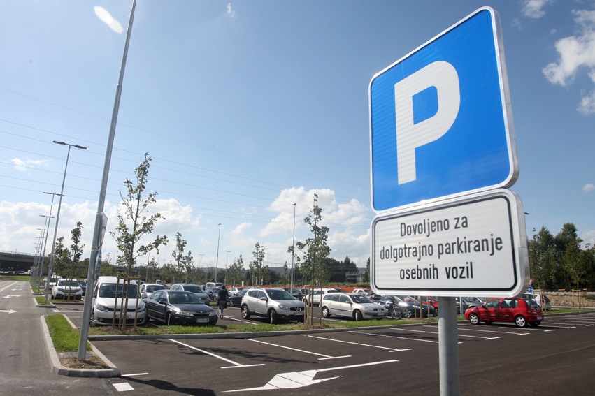 Otvoritev prenovljenega parkirišča P+R Dolgi most