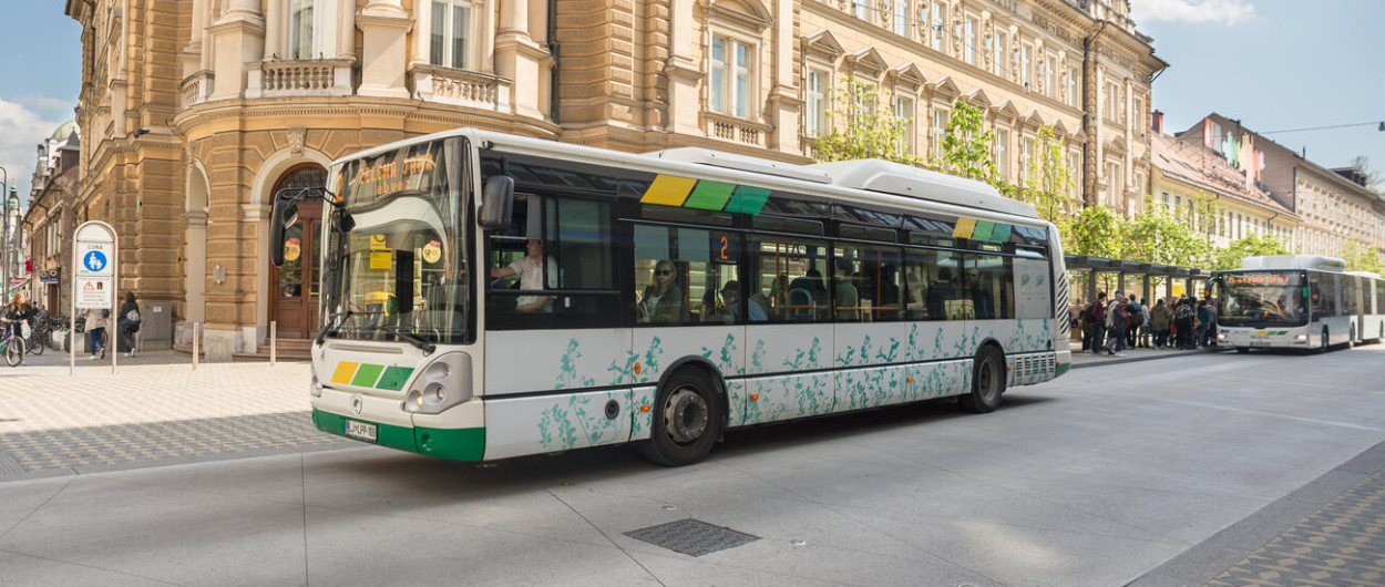 avtobus lpp na slovenski cesti